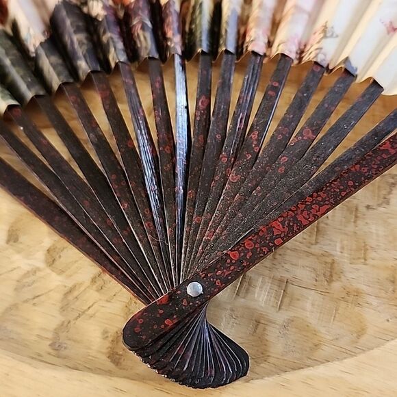 Vintage Bamboo Wood and Paper Landscape Figural, Scenery and Pagodas Fan - Picture 5 of 9